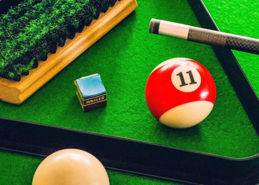 05_billiard_room